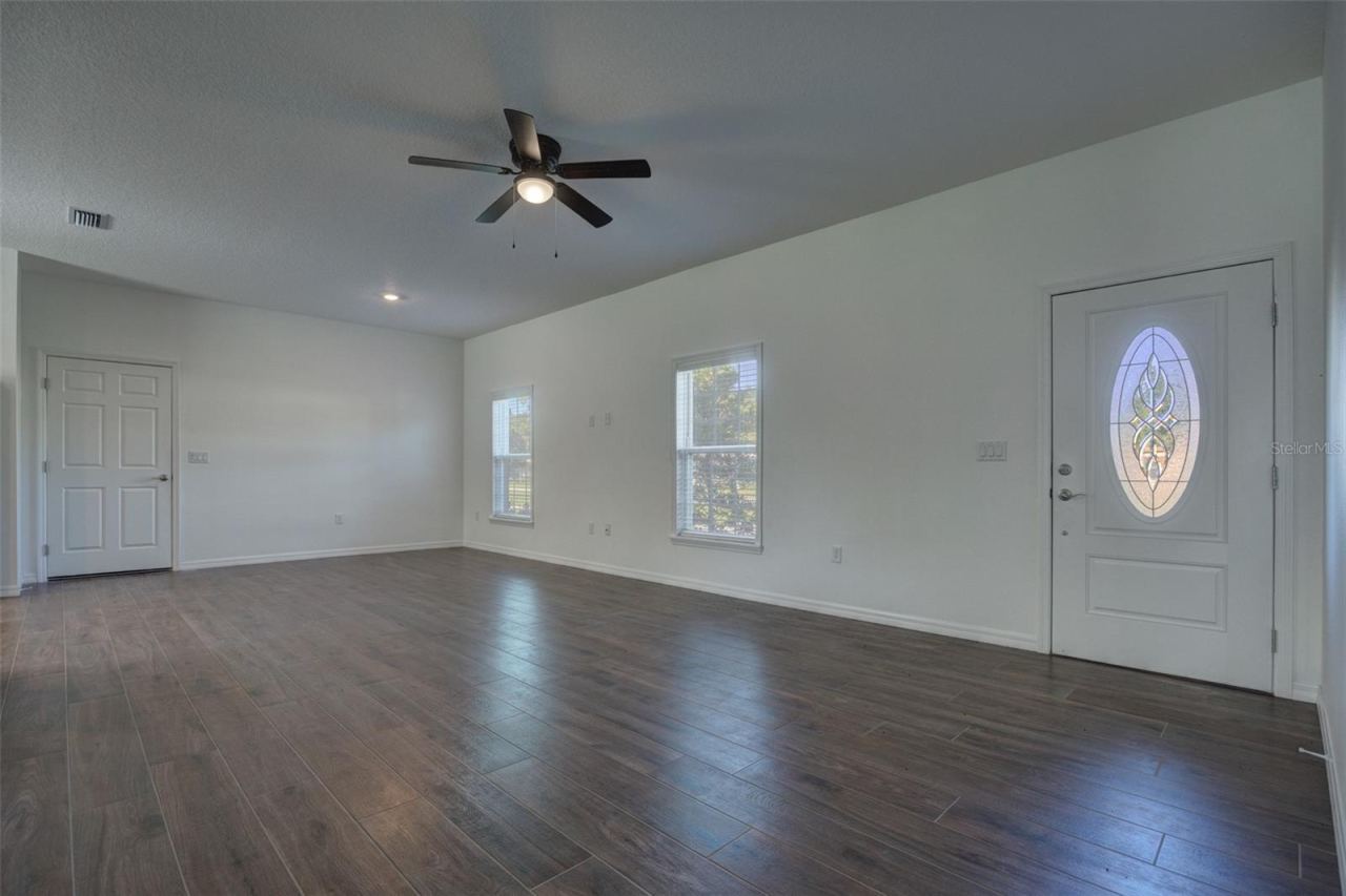 Photo 5 of 178 Dover Ln, Deland, FL 32724