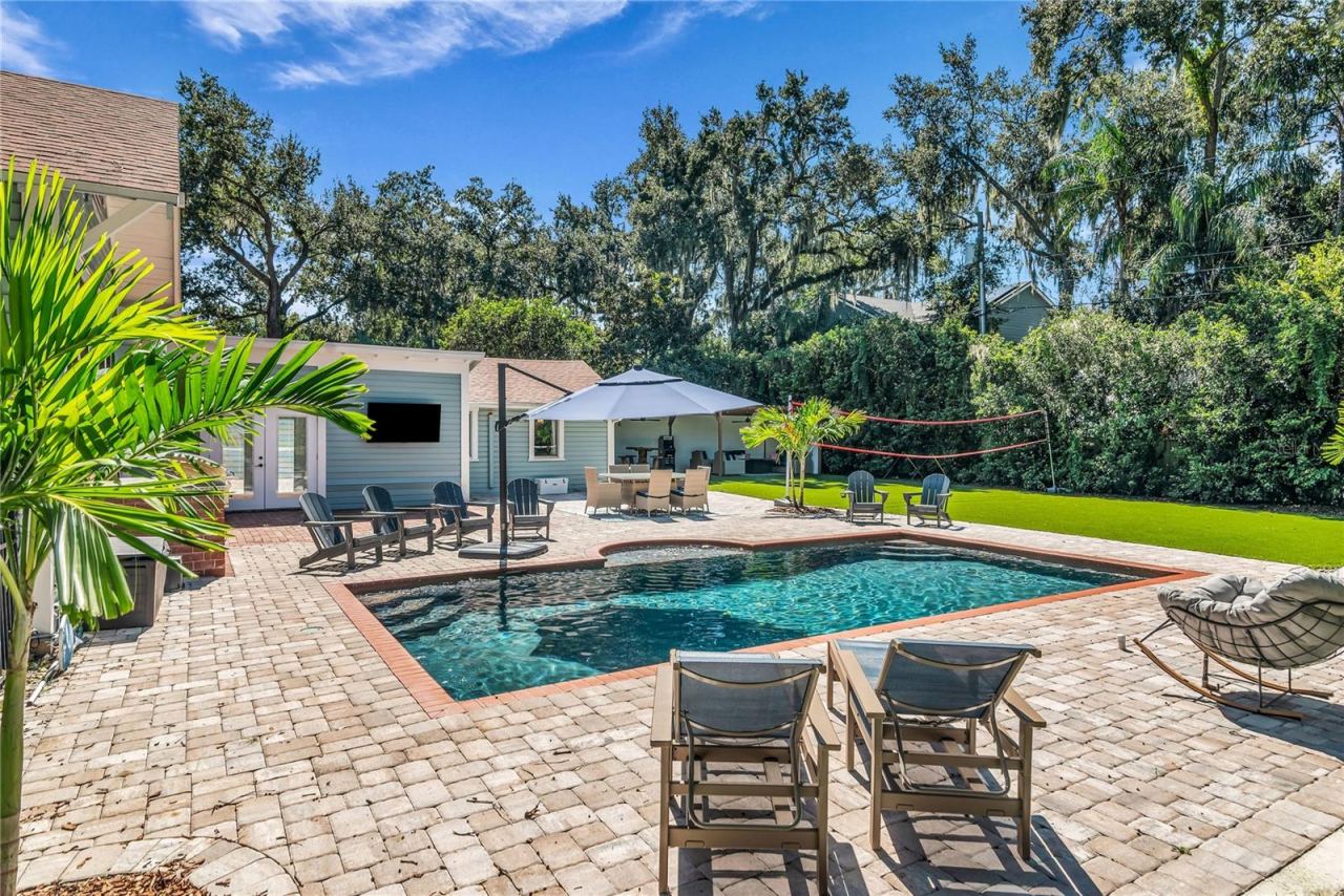 Photo 2 of 234 N Lakeview Ave, Winter Garden, FL 34787