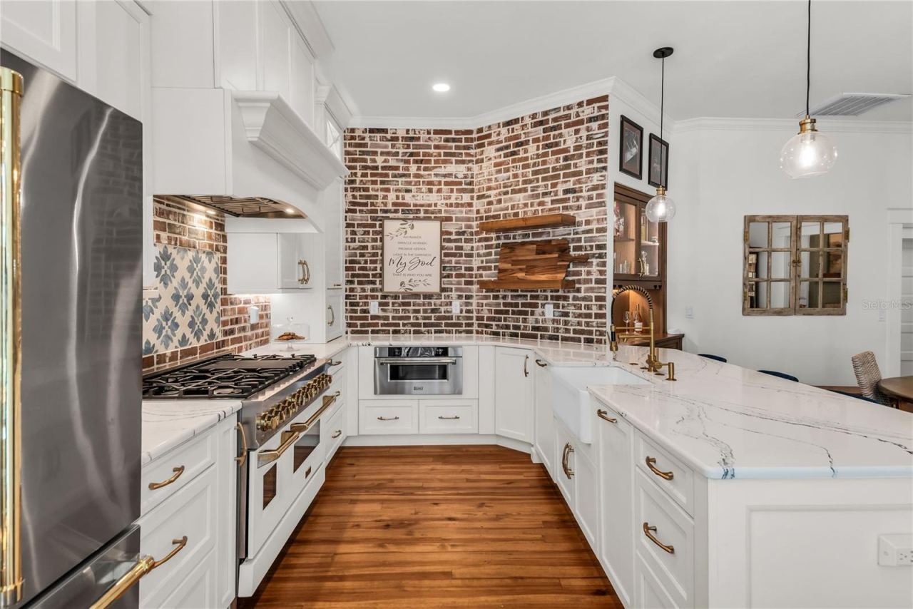 Photo 3 of 234 N Lakeview Ave, Winter Garden, FL 34787