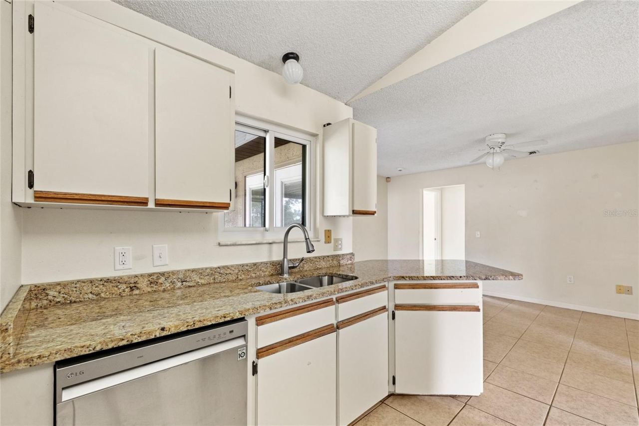 Photo 3 of 1273 Gladstone Dr, Deltona, FL 32725