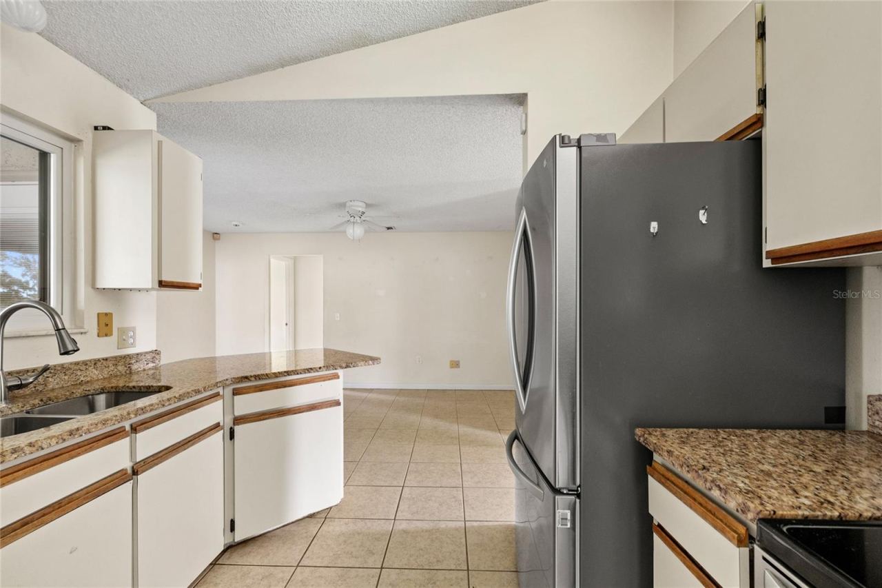 Photo 4 of 1273 Gladstone Dr, Deltona, FL 32725