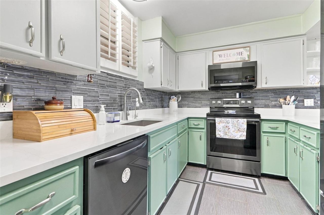 Photo 5 of 327 Wilder Blvd #b302, Daytona Beach, FL 32114