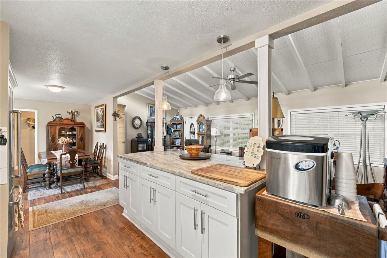 Photo 4 of 735 N Sans Souci Ave, Deland, FL 32720