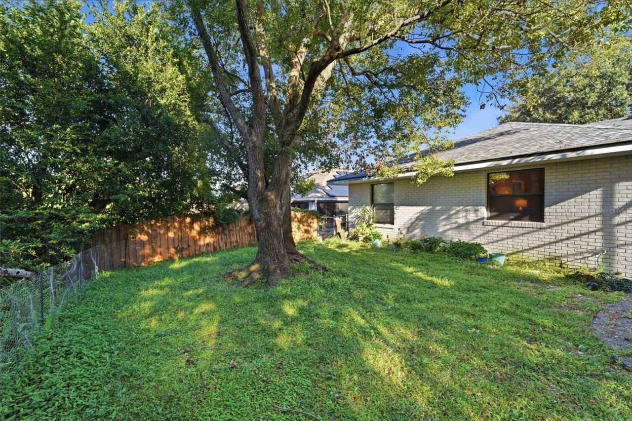 Photo 4 of 1626 W Akron Dr, Deltona, FL 32725