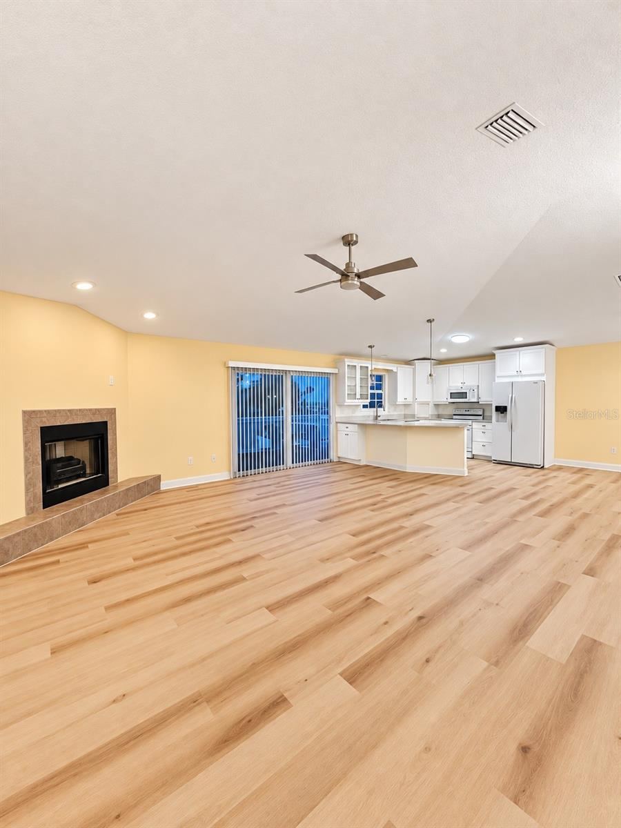 Photo 4 of 381 Boylston Ave, Daytona Beach, FL 32118