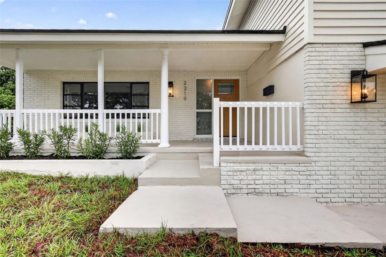 Photo 2 of 2219 Winter Woods Blvd, Winter Park, FL 32792