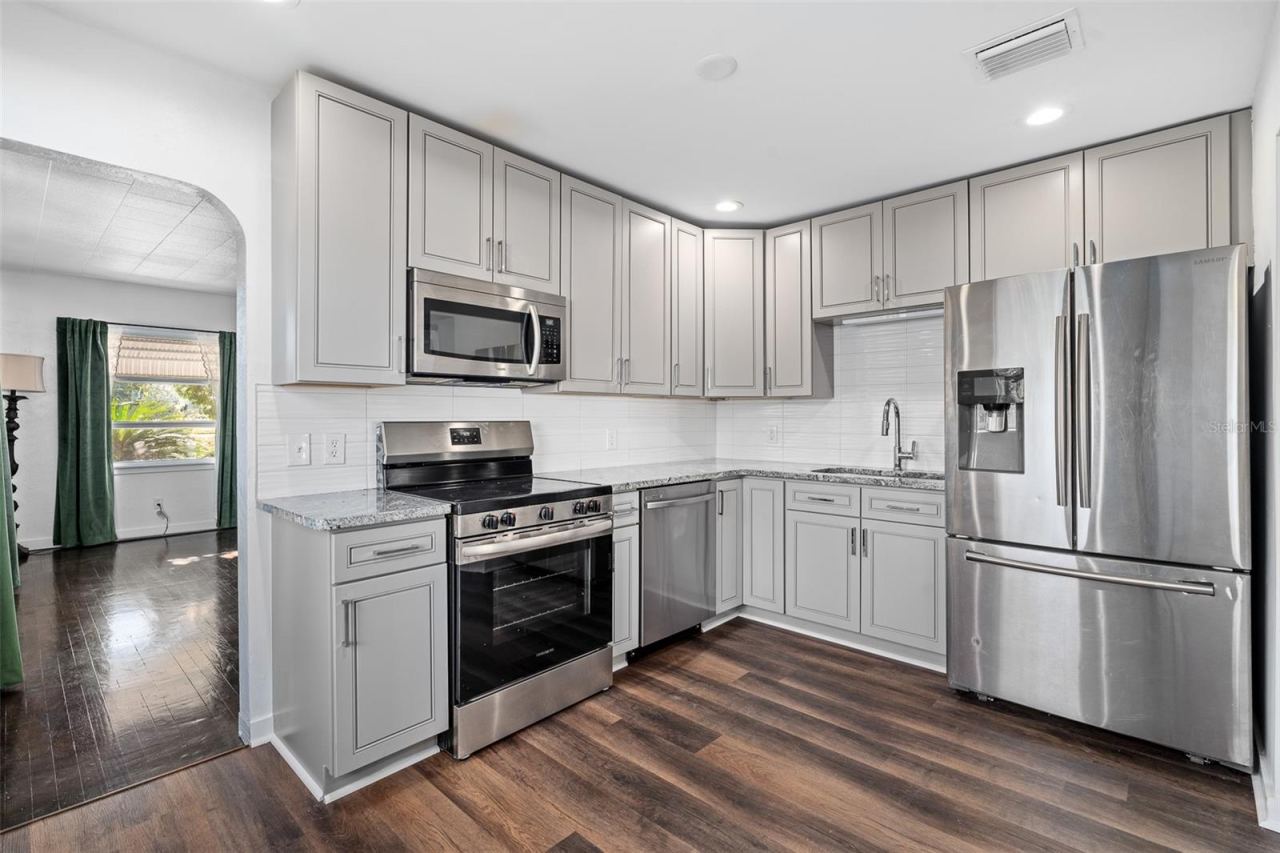 Photo 4 of 231 N Ridgewood Ave, Ormond Beach, FL 32174