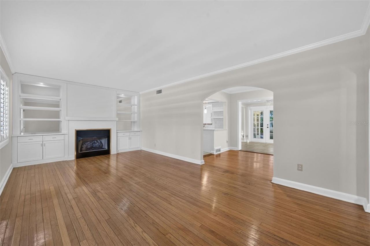 Photo 4 of 1399 Aloma Ave, Winter Park, FL 32789