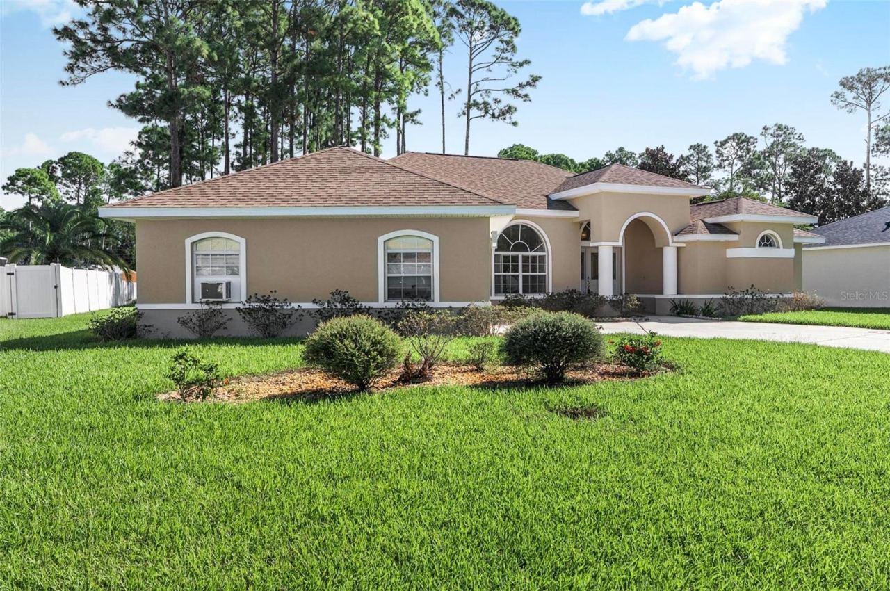 Photo 3 of 136 Boulder Rock Dr, Palm Coast, FL 32137
