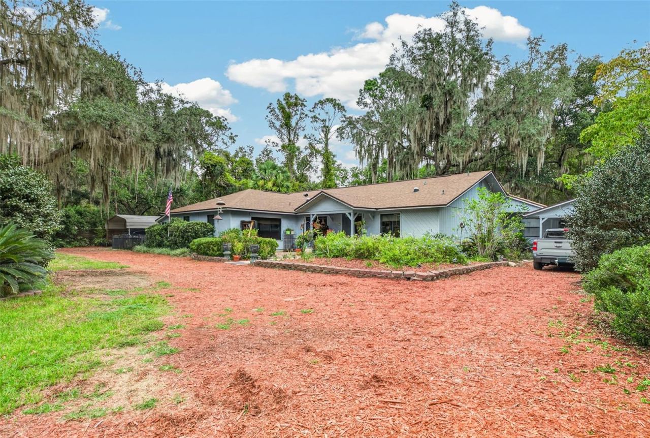 Photo 2 of 657 Se 2nd Ave, Melrose, FL 32666