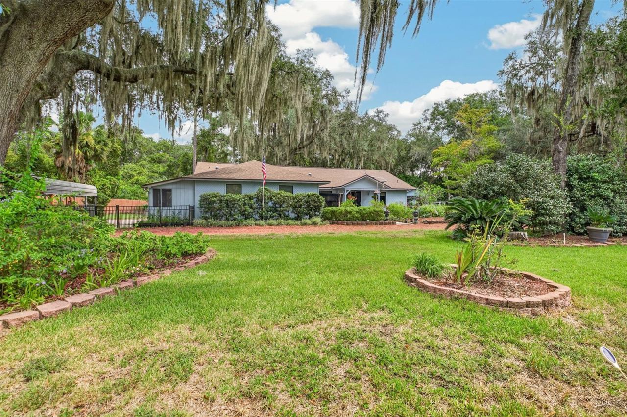 Photo 4 of 657 Se 2nd Ave, Melrose, FL 32666