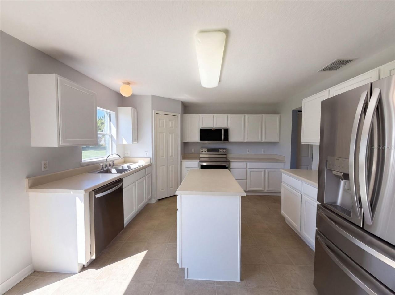 Photo 2 of 10 Freeland Ln, Palm Coast, FL 32137