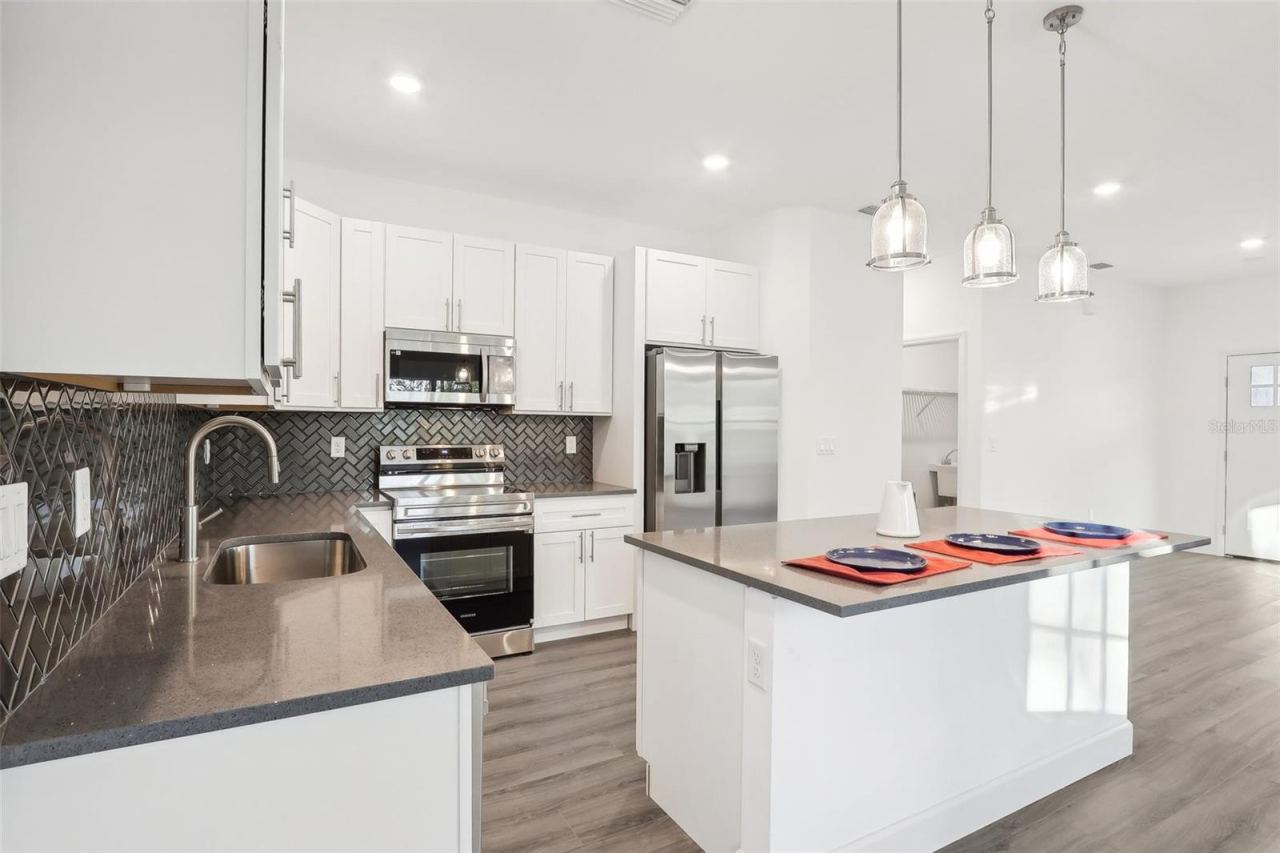 Photo 5 of 1772 6th Ave, Deland, FL 32724