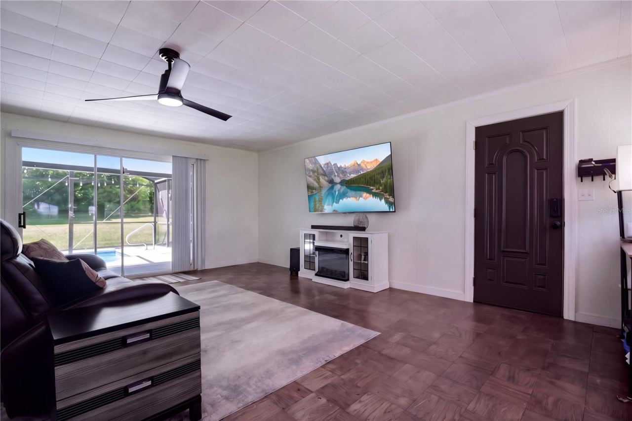 Photo 4 of 467 S Carpenter Ave, Orange City, FL 32763
