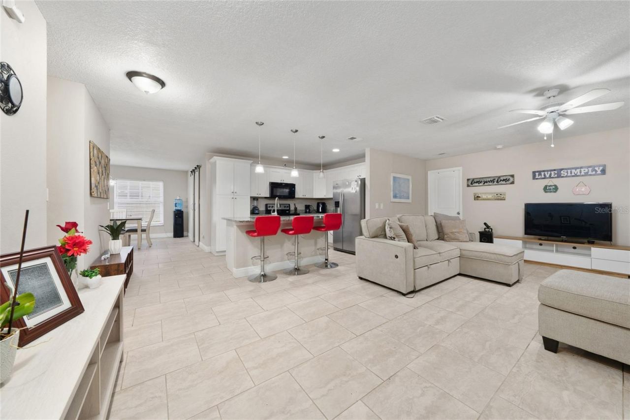 Photo 4 of 12131 Agana St, Orlando, FL 32837