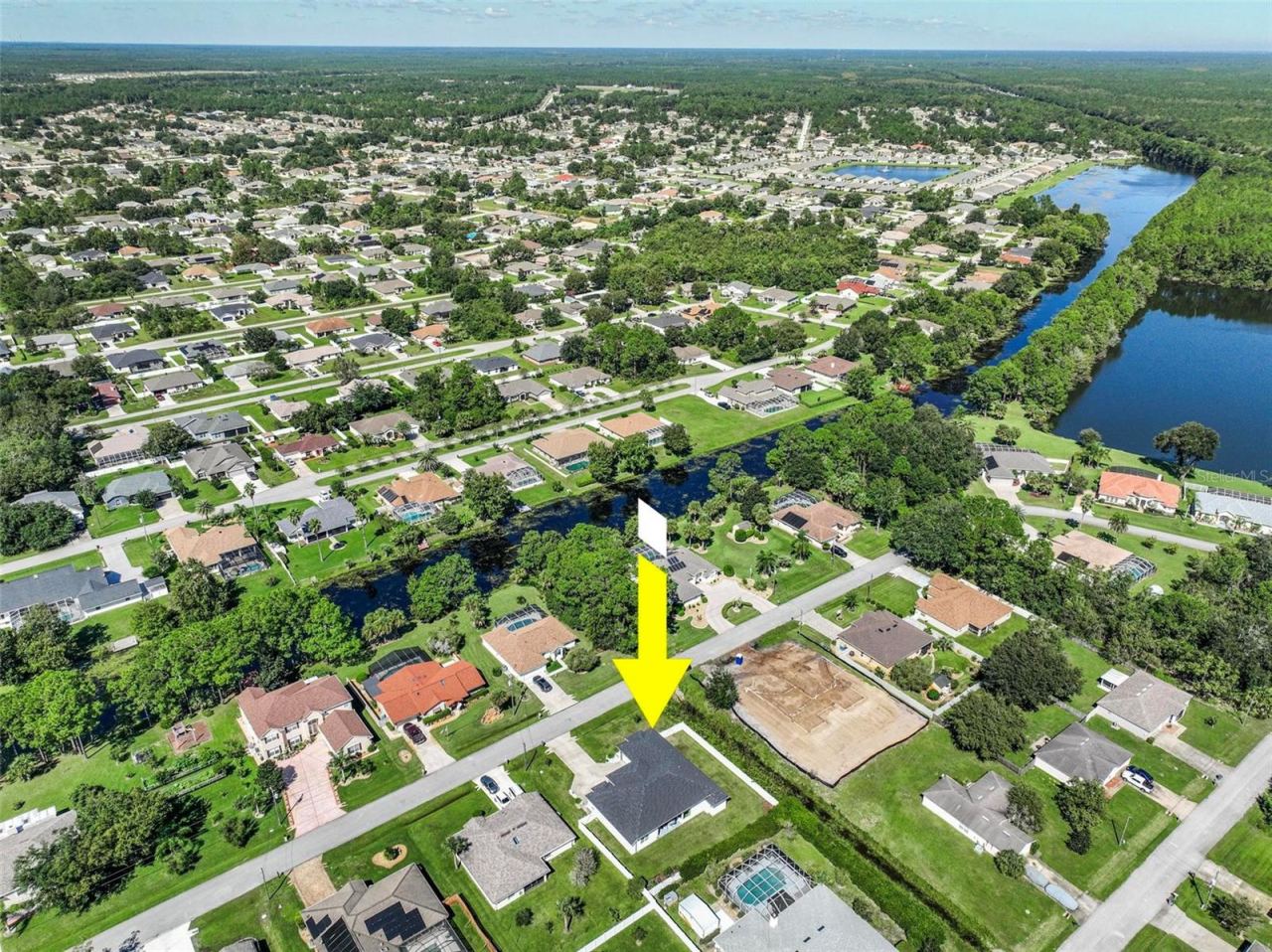 Photo 2 of 26 W Ludlow Ln, Palm Coast, FL 32137