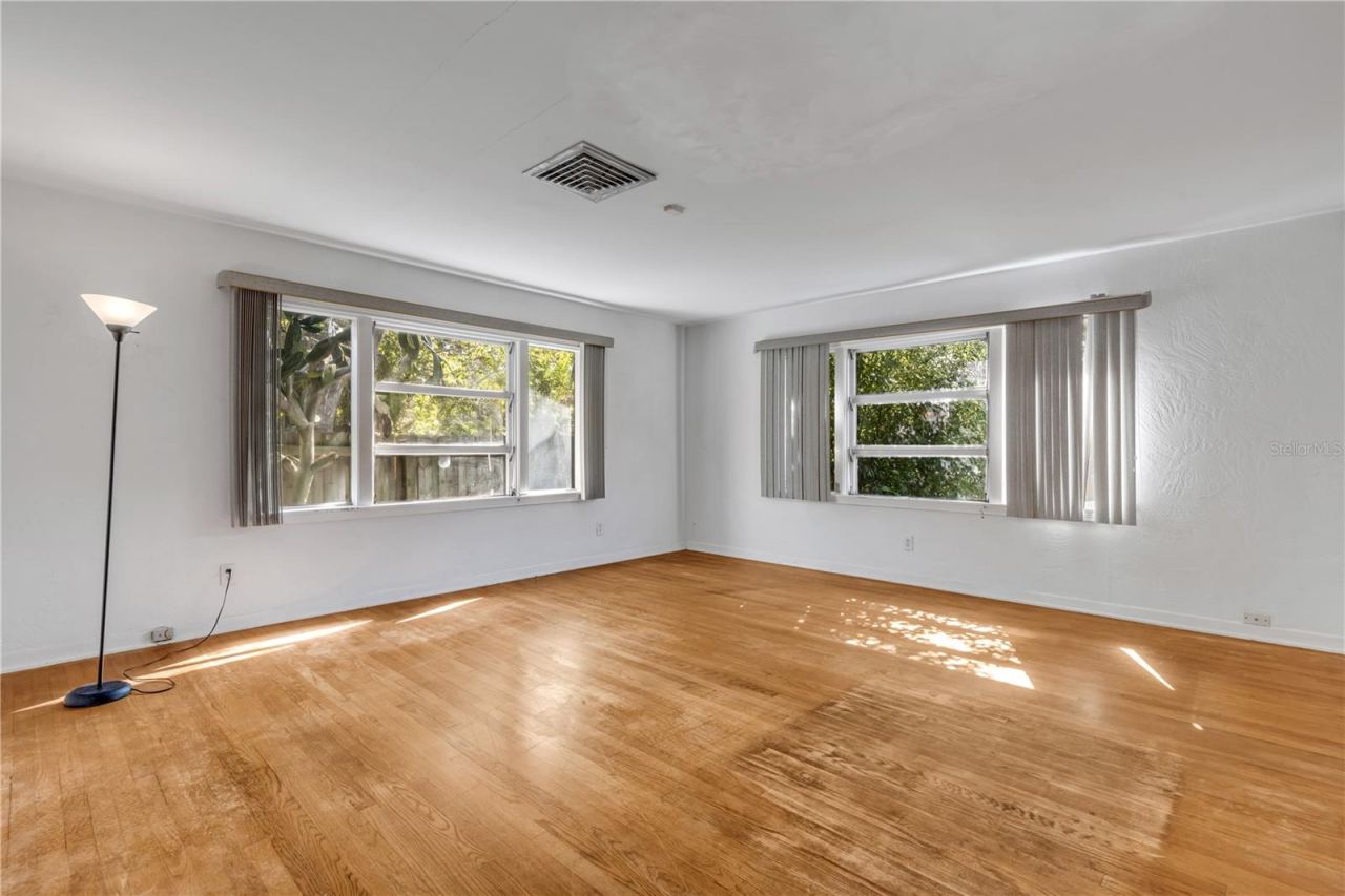 Photo 5 of 1101 Daytona Ave, Holly Hill, FL 32117