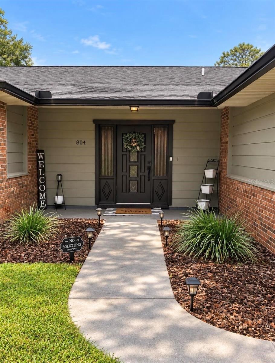 Photo 4 of 804 Lake Dr, Deland, FL 32724