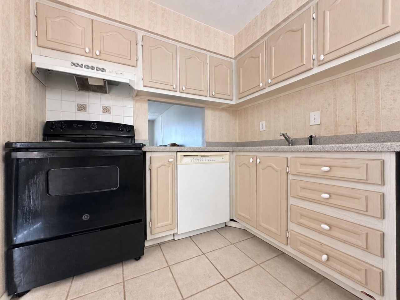 Photo 5 of 2854 N Powers Dr #102, Orlando, FL 32818
