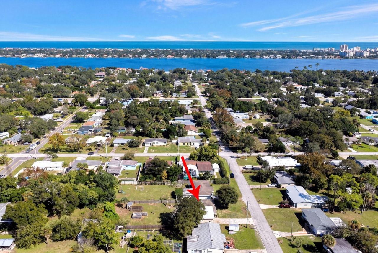 Photo 2 of 203 Kenilworth Ave, Ormond Beach, FL 32174