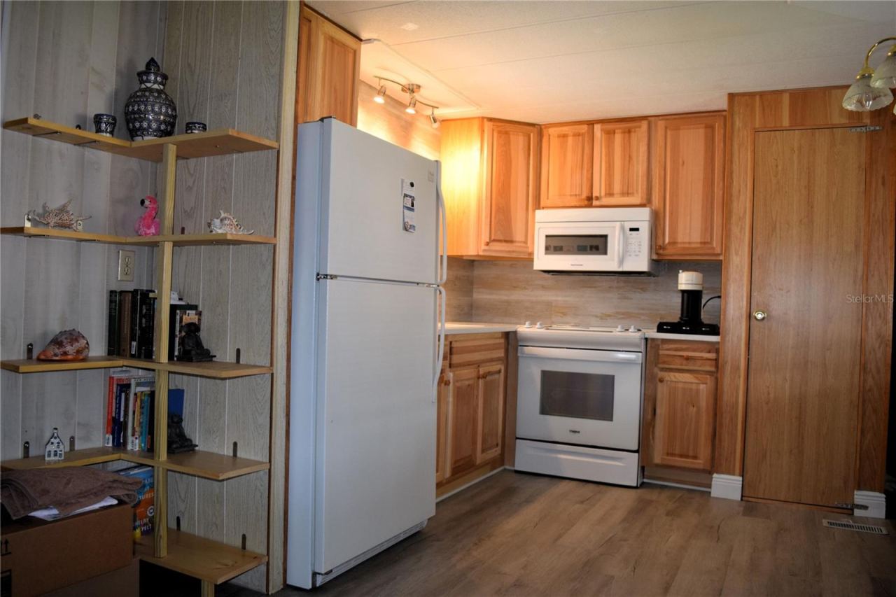 Photo 4 of 928 Blue Heron Blvd, Osteen, FL 32764
