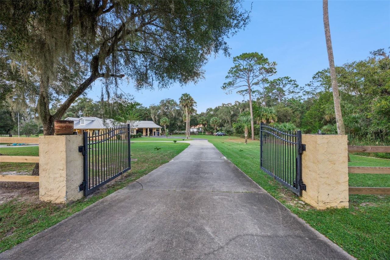Photo 2 of 1050 Deerfoot Rd, Deland, FL 32720