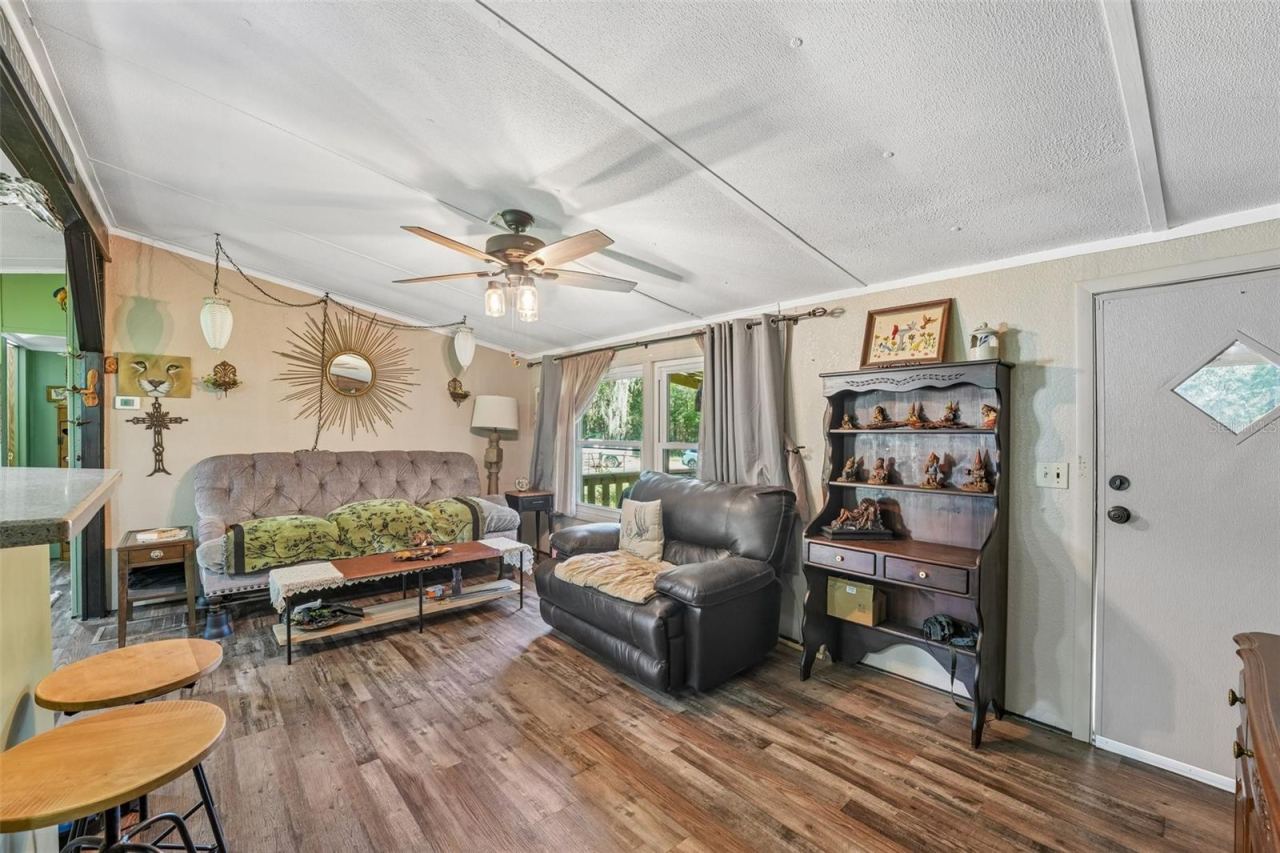 Photo 4 of 879 Cousintown Rd, Interlachen, FL 32148