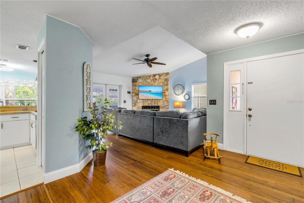 Photo 4 of 6185 Sequoia Dr, Port Orange, FL 32127