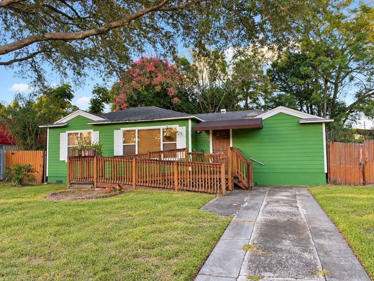 Photo 2 of 1637 Crestwood Dr, Orlando, FL 32804
