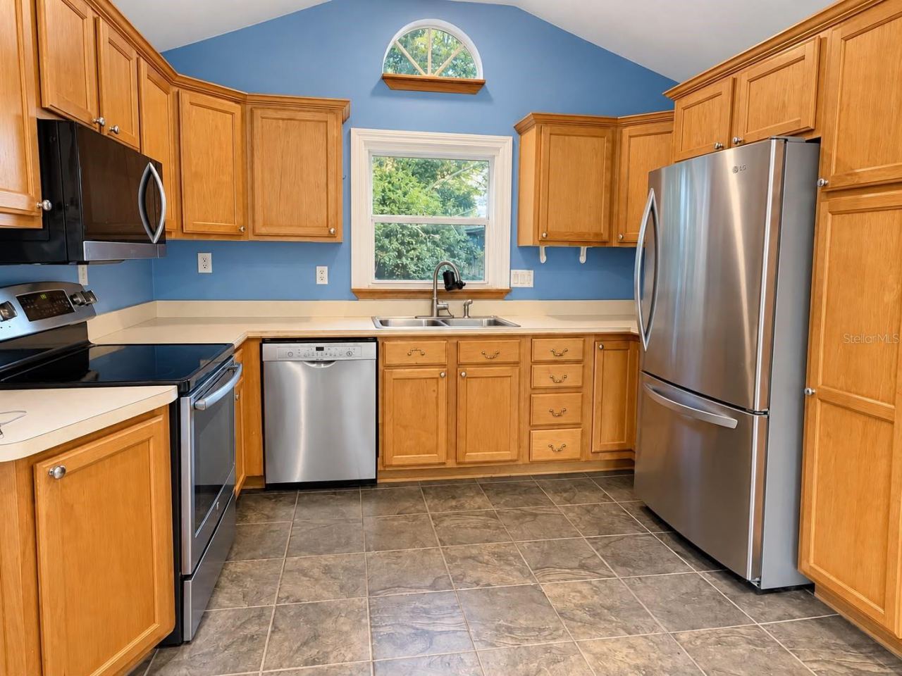 Photo 5 of 1637 Crestwood Dr, Orlando, FL 32804