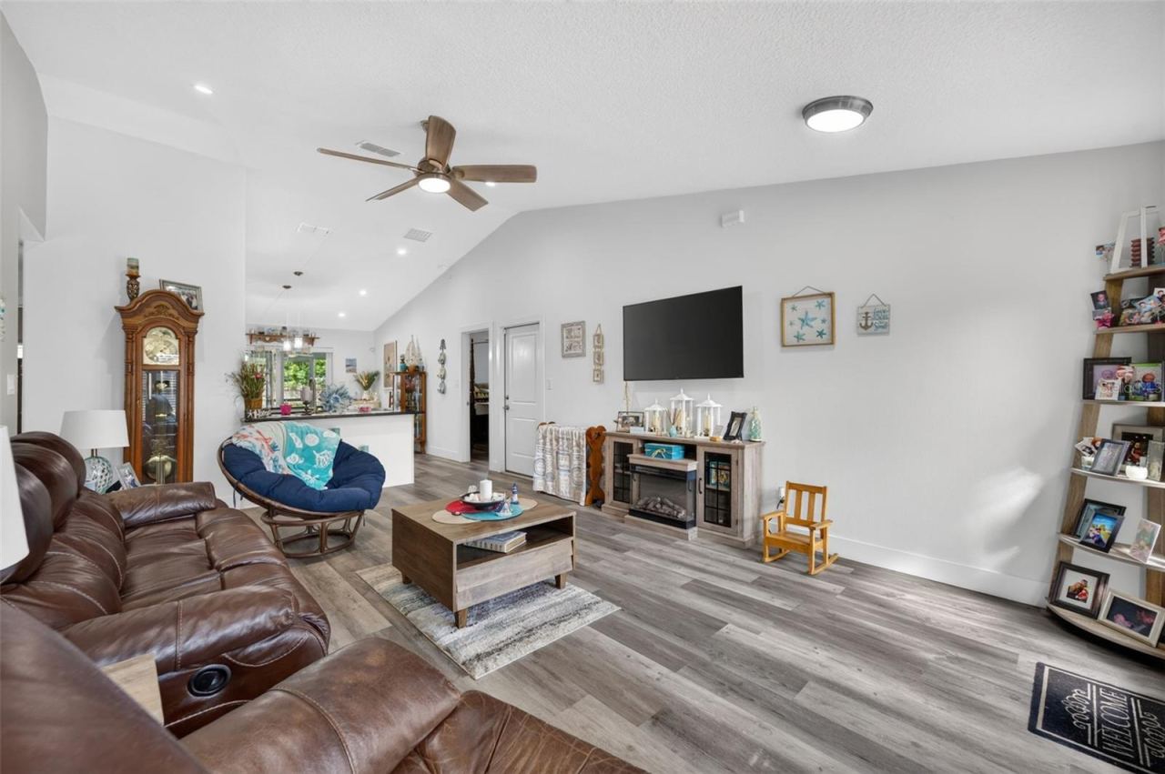 Photo 5 of 280 Adams St, Oak Hill, FL 32759