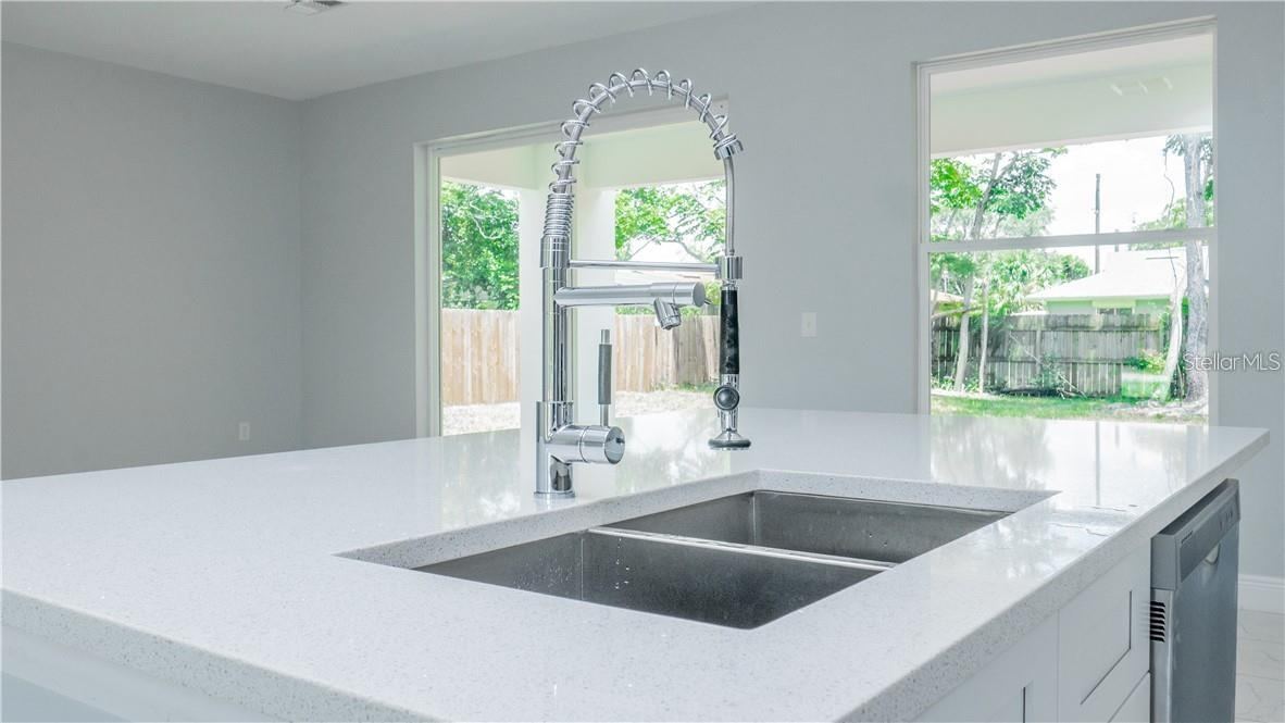 Photo 5 of 2916 Winlock Ave, Deltona, FL 32738