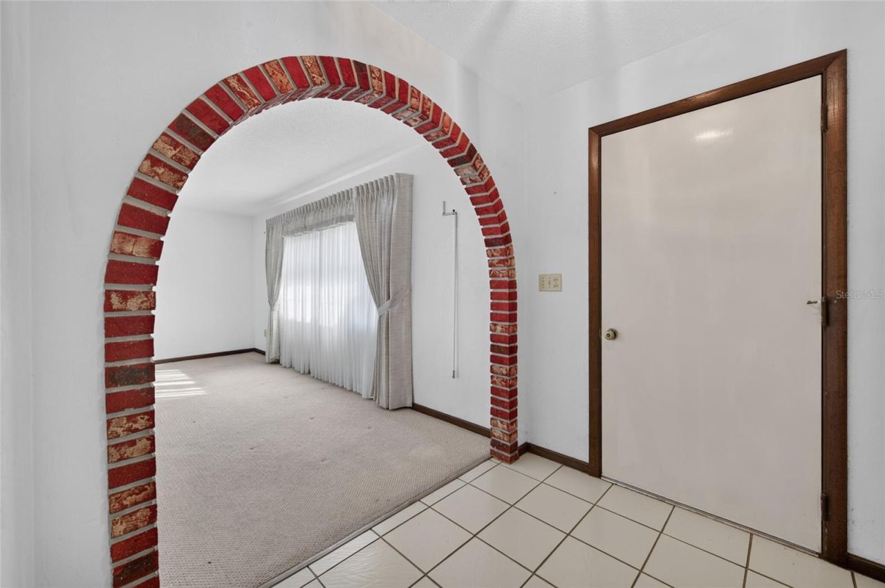 Photo 4 of 1056 Kimberly Ct, Port Orange, FL 32129