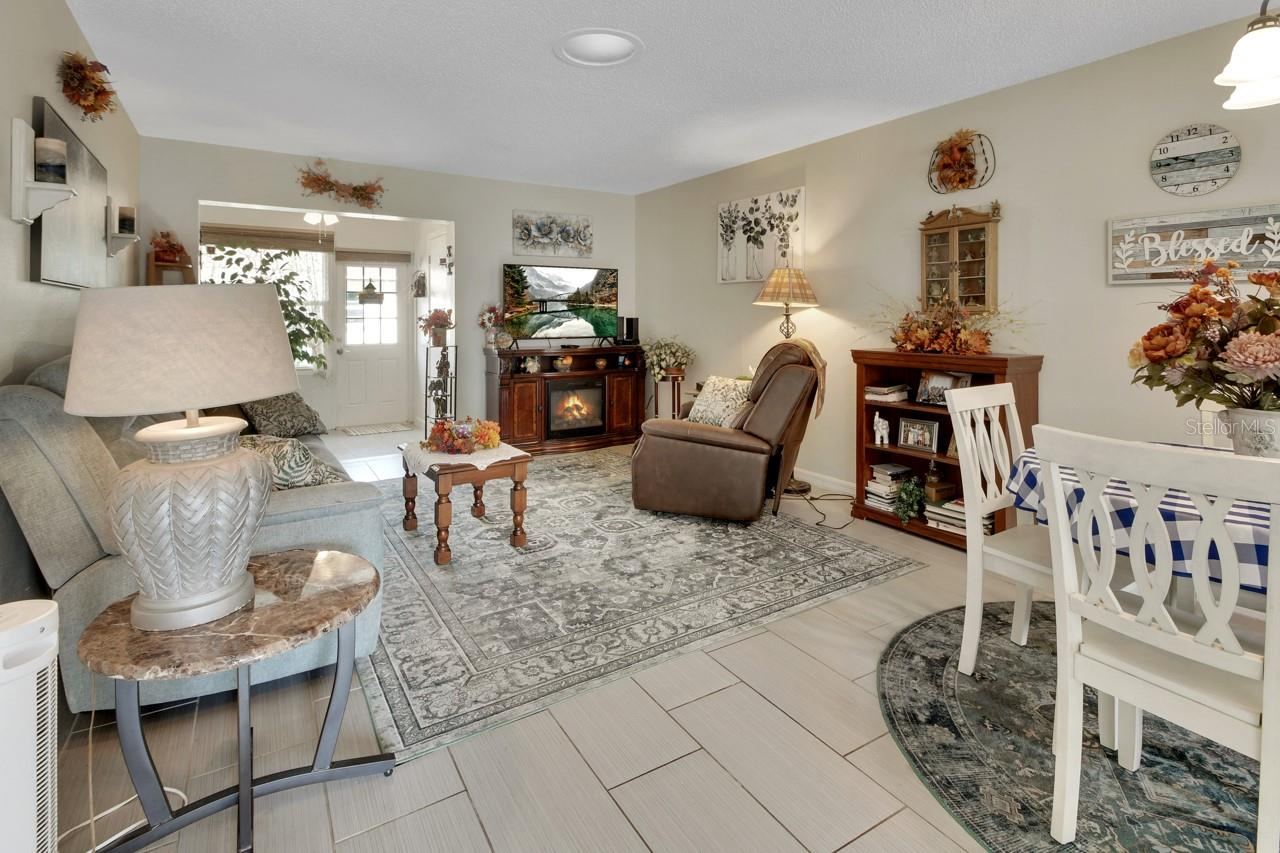 Photo 2 of 713 E Michigan Ave #b, Deland, FL 32724