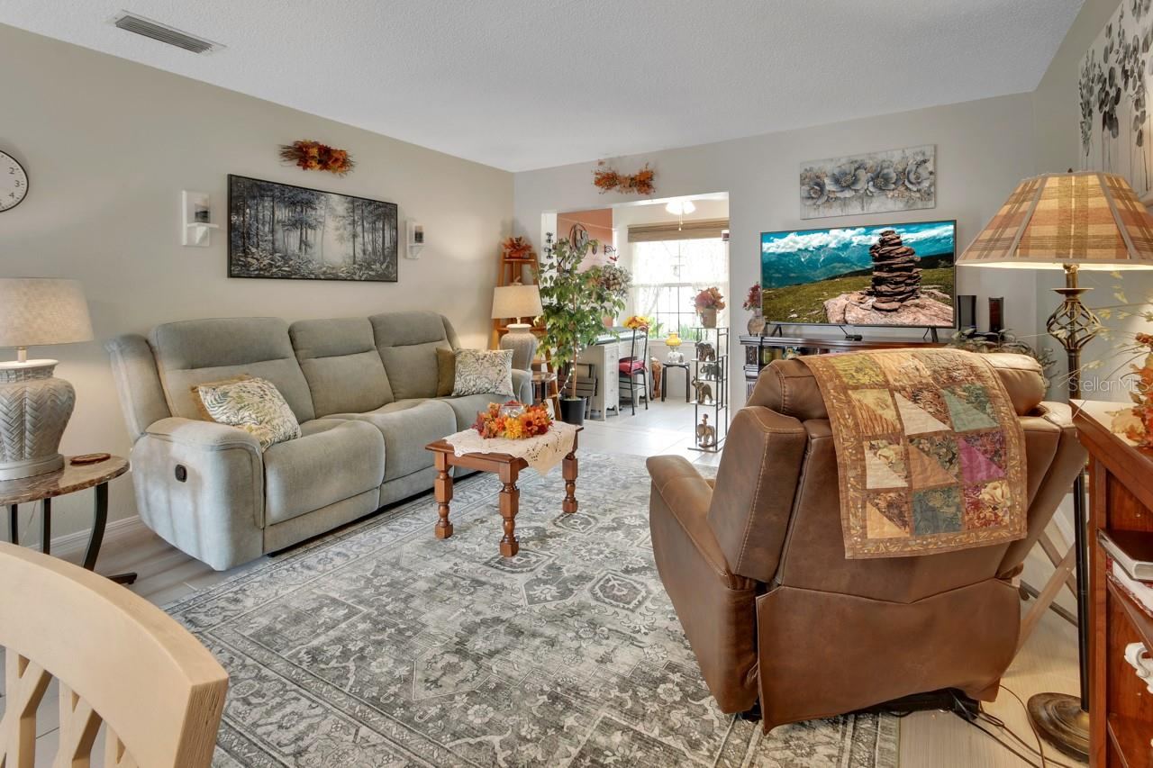 Photo 3 of 713 E Michigan Ave #b, Deland, FL 32724