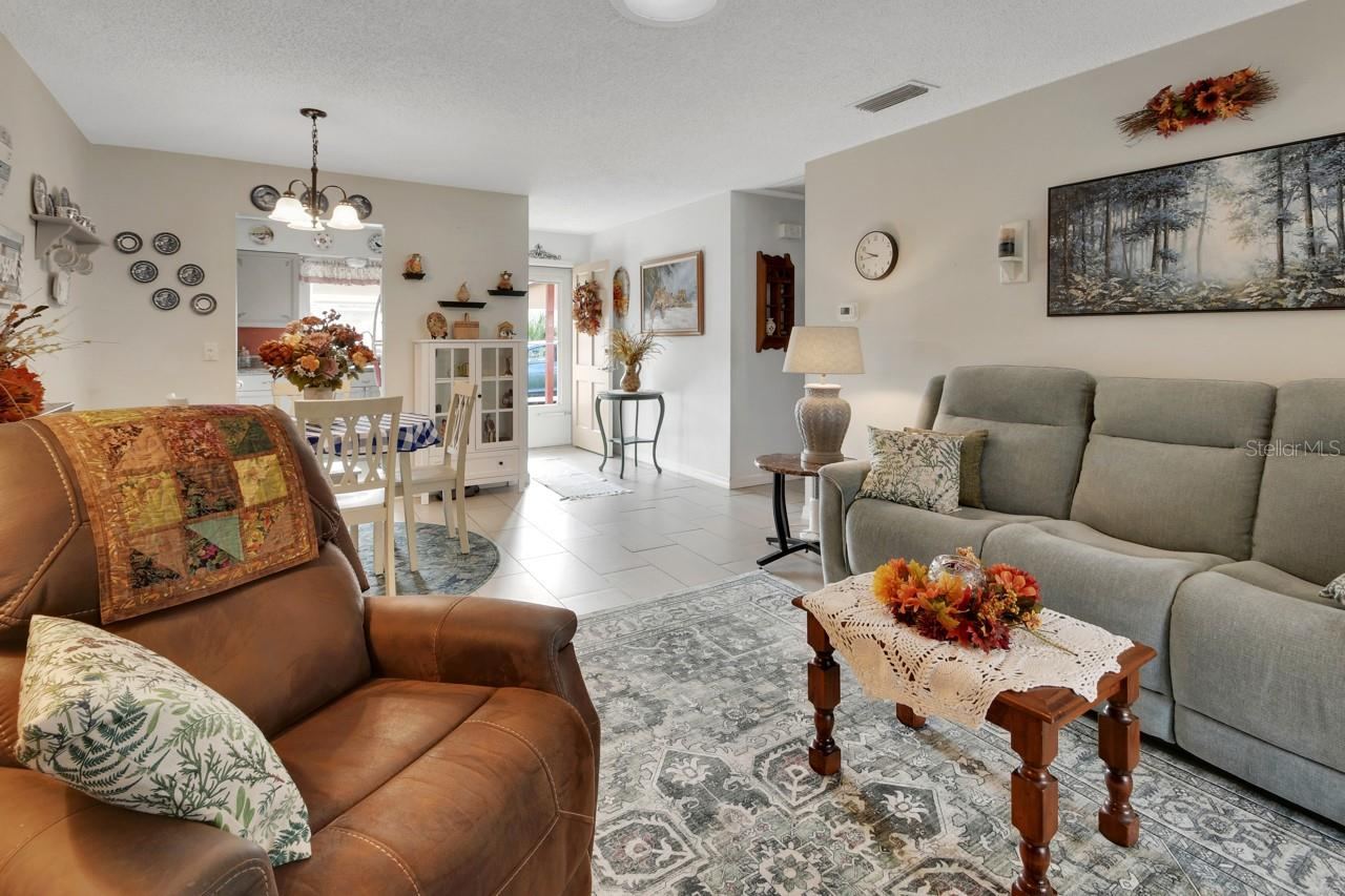 Photo 5 of 713 E Michigan Ave #b, Deland, FL 32724