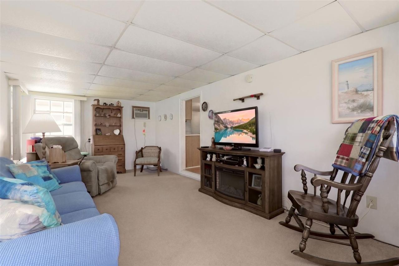 Photo 4 of 914 Blue Heron Blvd, Osteen, FL 32764