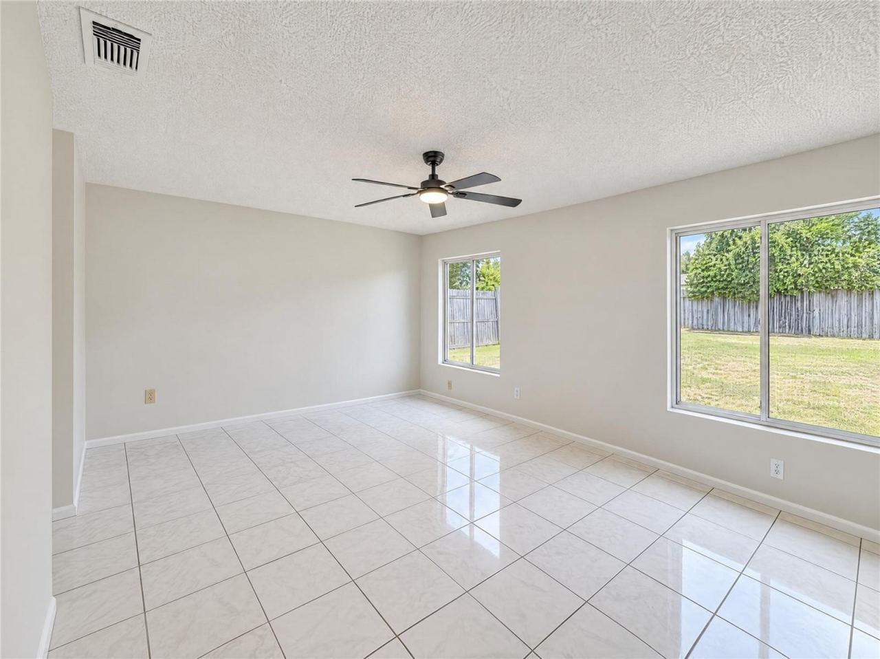 Photo 4 of 1572 Deerfield Ave, Deltona, FL 32725