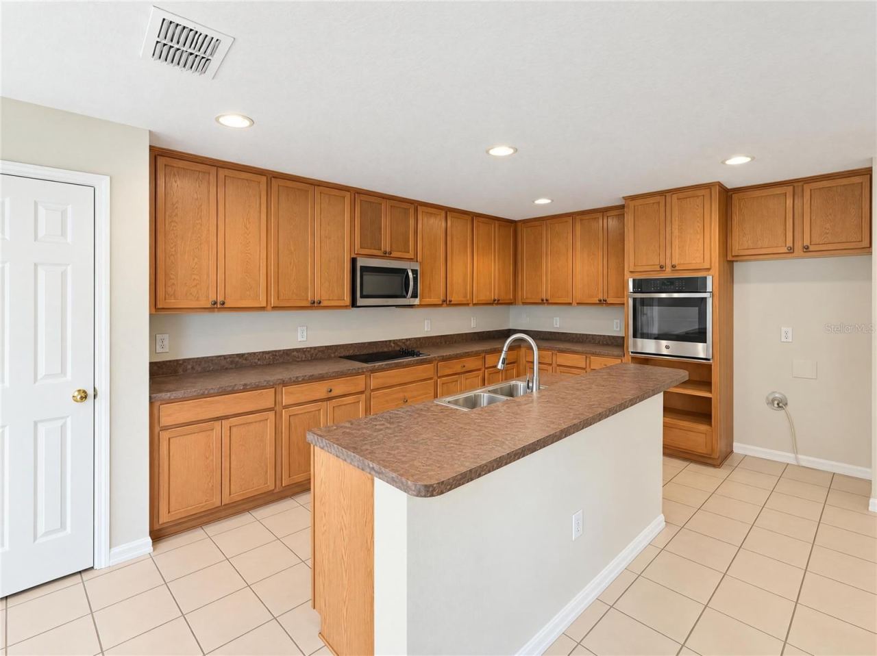 Photo 2 of 2474 Mallow Oak Ct, Apopka, FL 32712