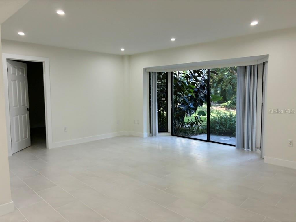 Photo 5 of 5999 Village Cir #990, Orlando, FL 32822