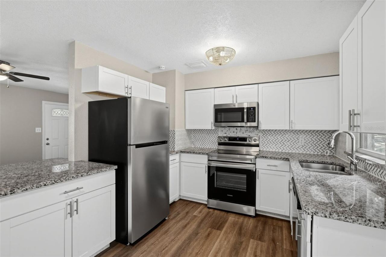 Photo 3 of 4750 Goldsboro Ct, Orlando, FL 32811