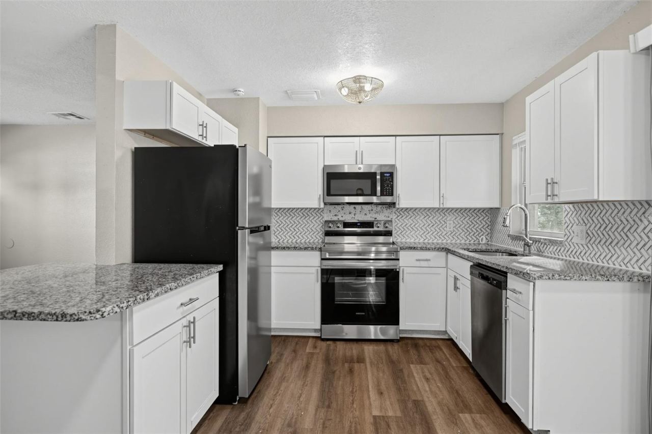 Photo 4 of 4750 Goldsboro Ct, Orlando, FL 32811