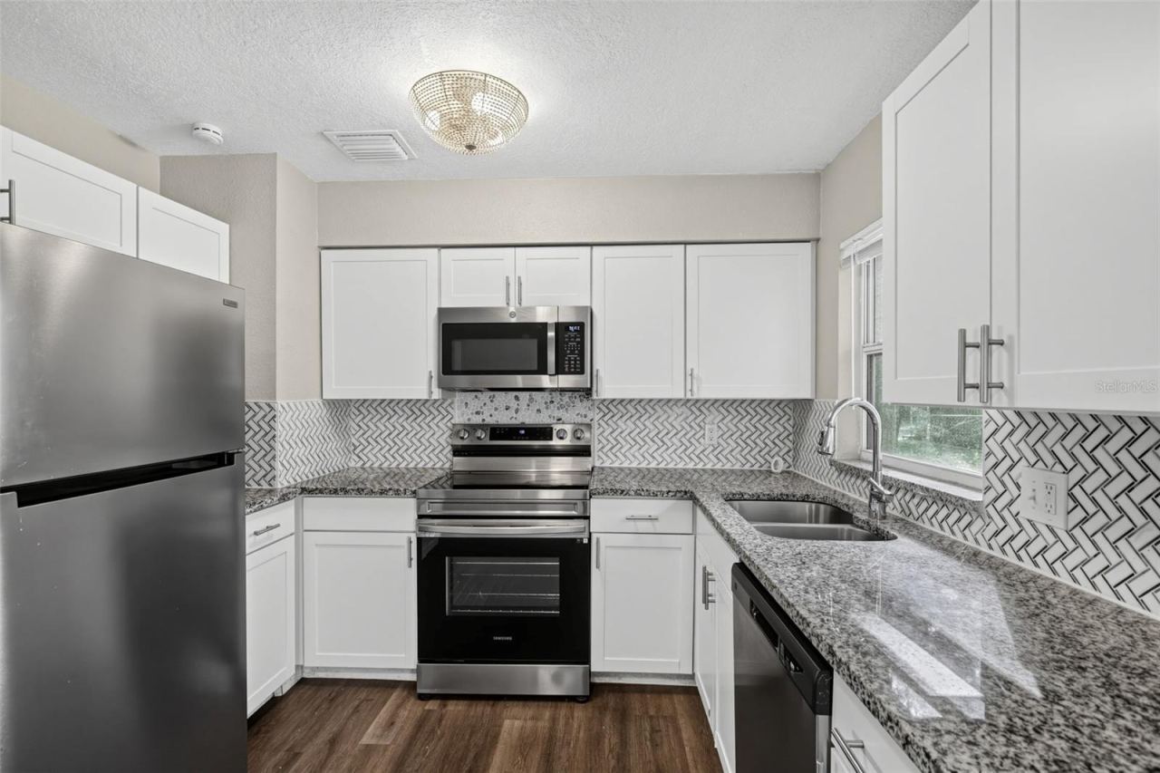 Photo 5 of 4750 Goldsboro Ct, Orlando, FL 32811