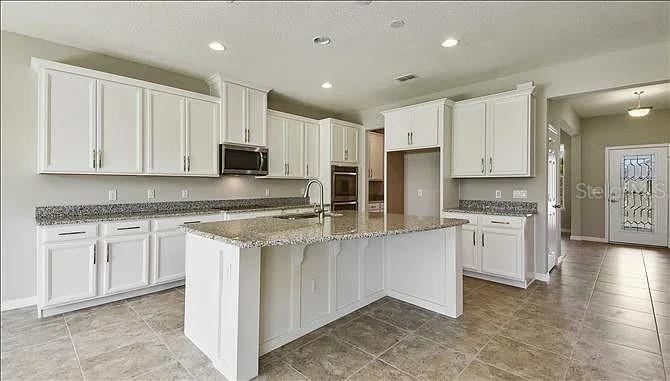Photo 5 of 3931 Island Green Way, Orlando, FL 32824