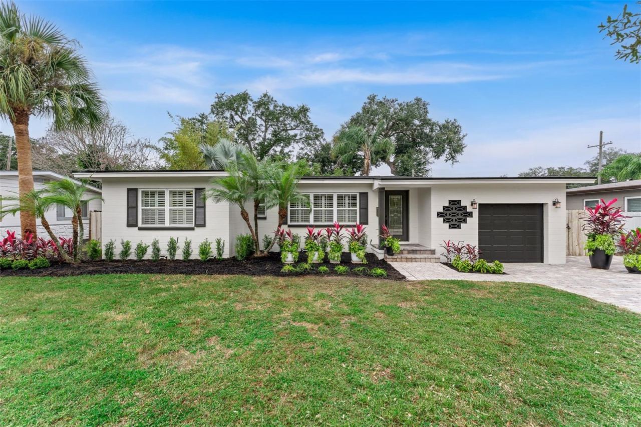 Photo 2 of 1316 Newcastle Dr, Orlando, FL 32806