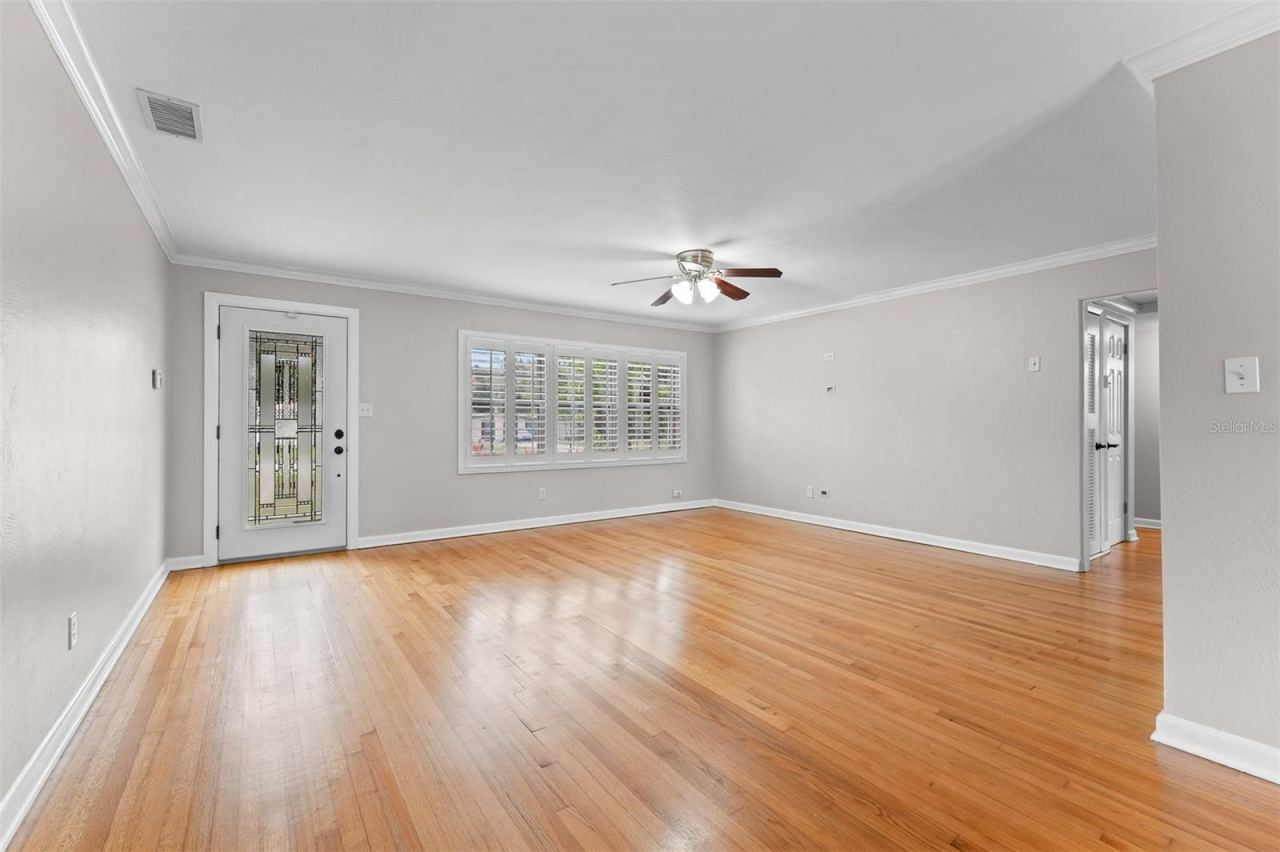 Photo 4 of 1316 Newcastle Dr, Orlando, FL 32806