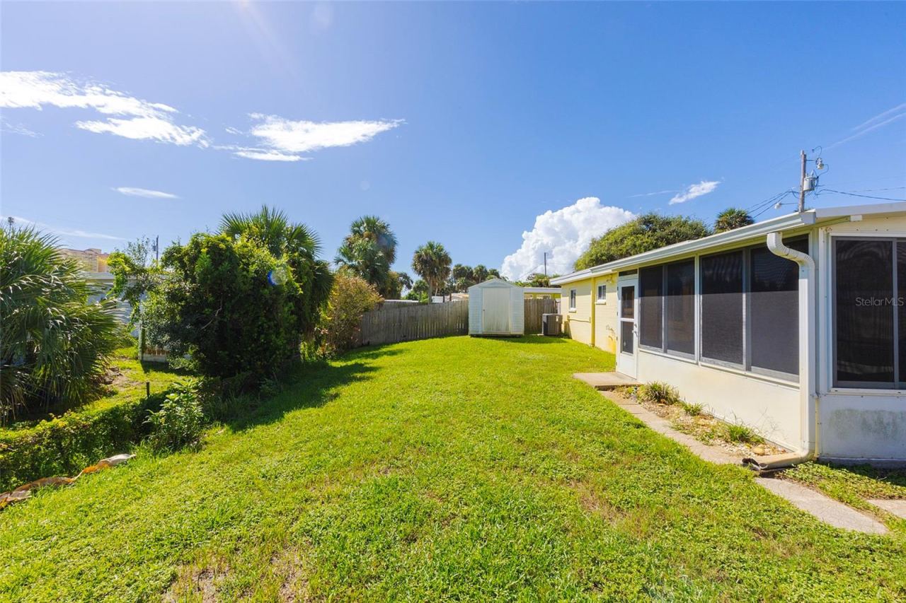 Photo 4 of 3105 La Paloma Ave, Daytona Beach, FL 32118
