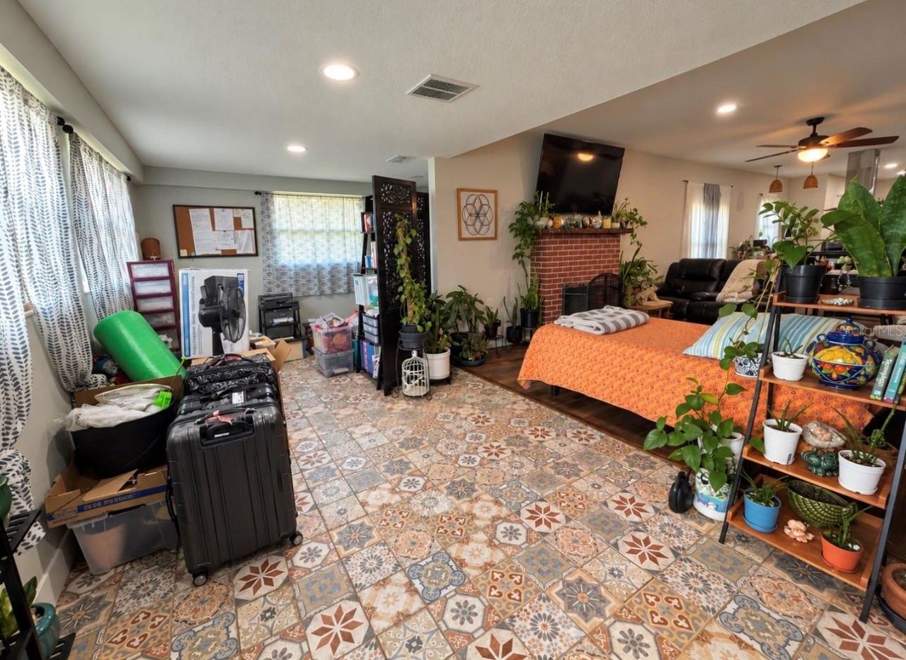 Photo 4 of 465 Emporia Rd, Pierson, FL 32180