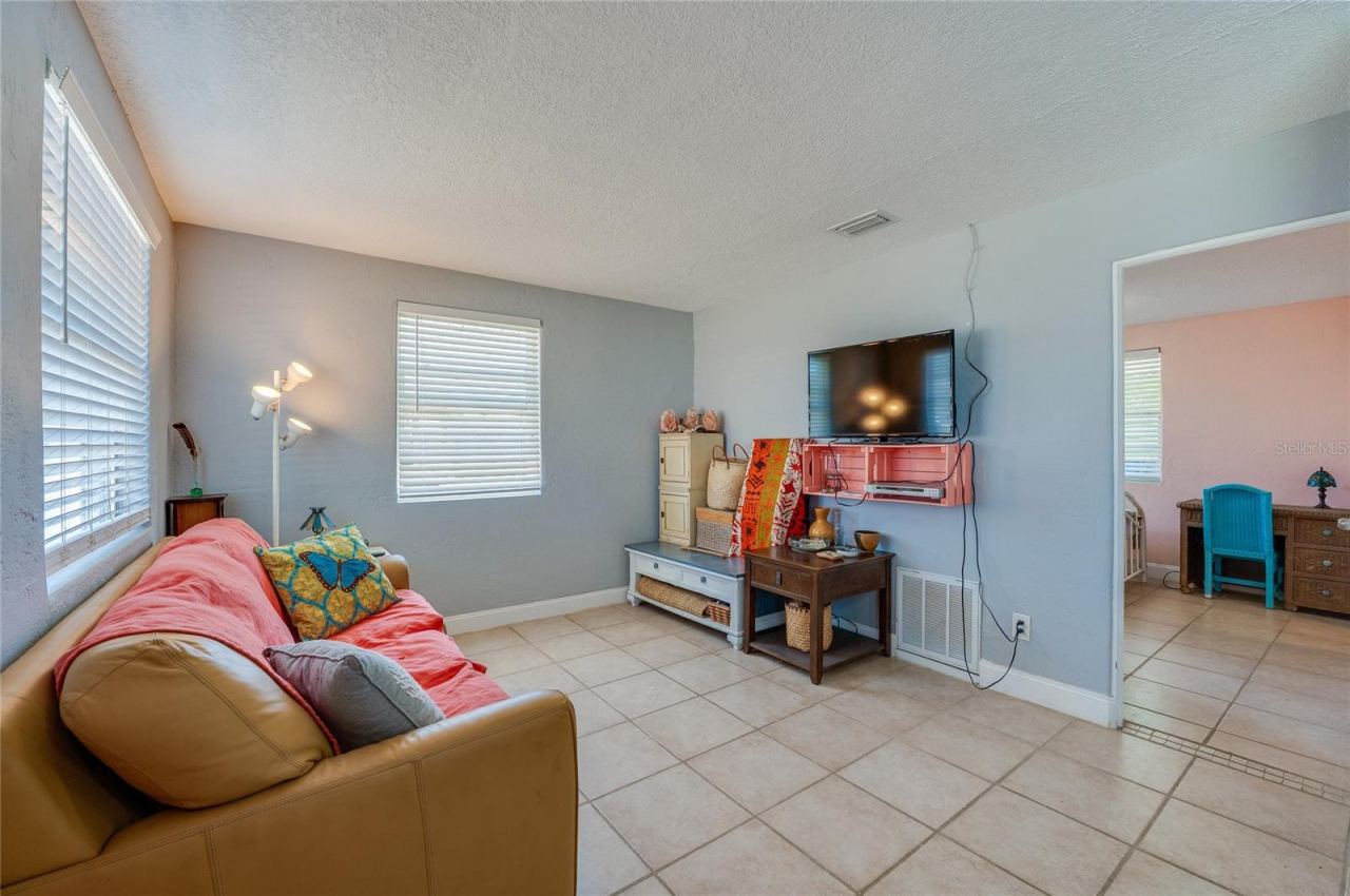 Photo 4 of 34 River Dr, Ormond Beach, FL 32176