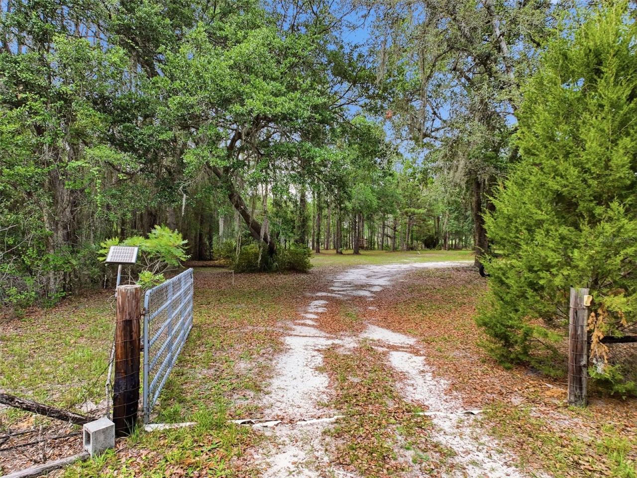 Photo 3 of 17926 Se 49th Pl, Hawthorne, FL 32640